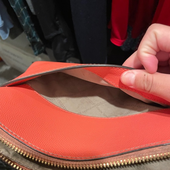 Coral Michael Kors cross body purse - Picture 4 of 7